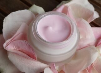 Czy serum z witaminą C można stosować pod oczy?