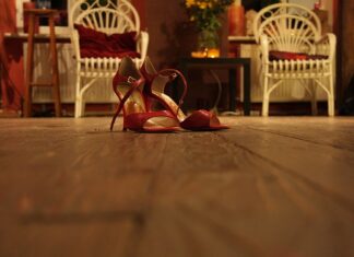 Czego brakuje w organizmie gdy pękają pięty?