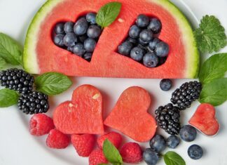 Jak usunąć wronie oko na stopie?